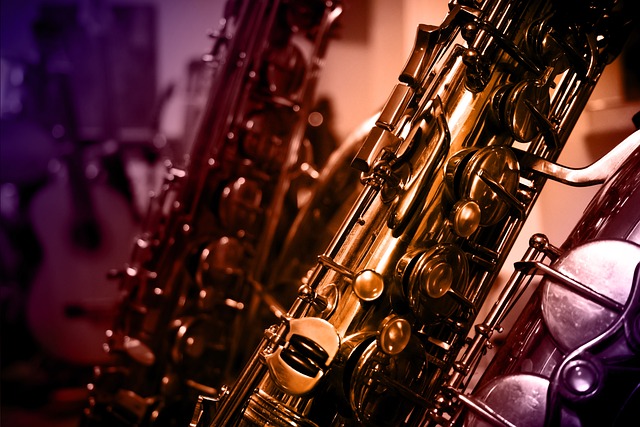 - Canlı Müzik ve Eğlenceli⁤ Atmosfer